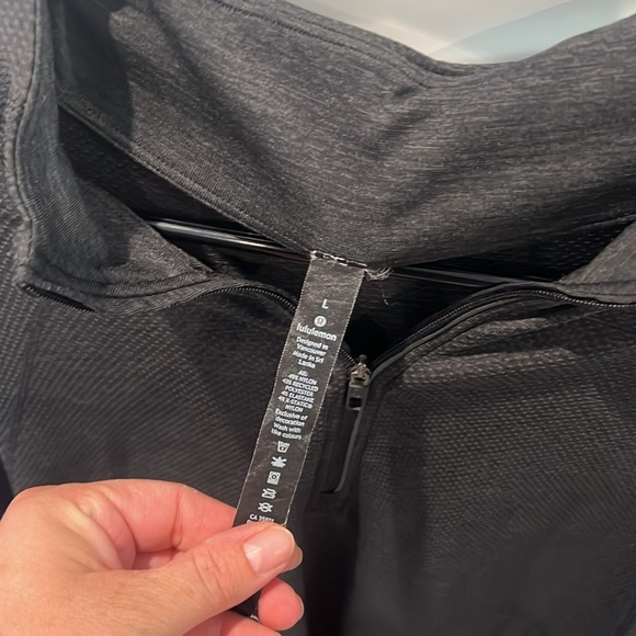 Lululemon Metal Vent Tech Half Zip - Black / Grey (Large) - Picture 9 of 9